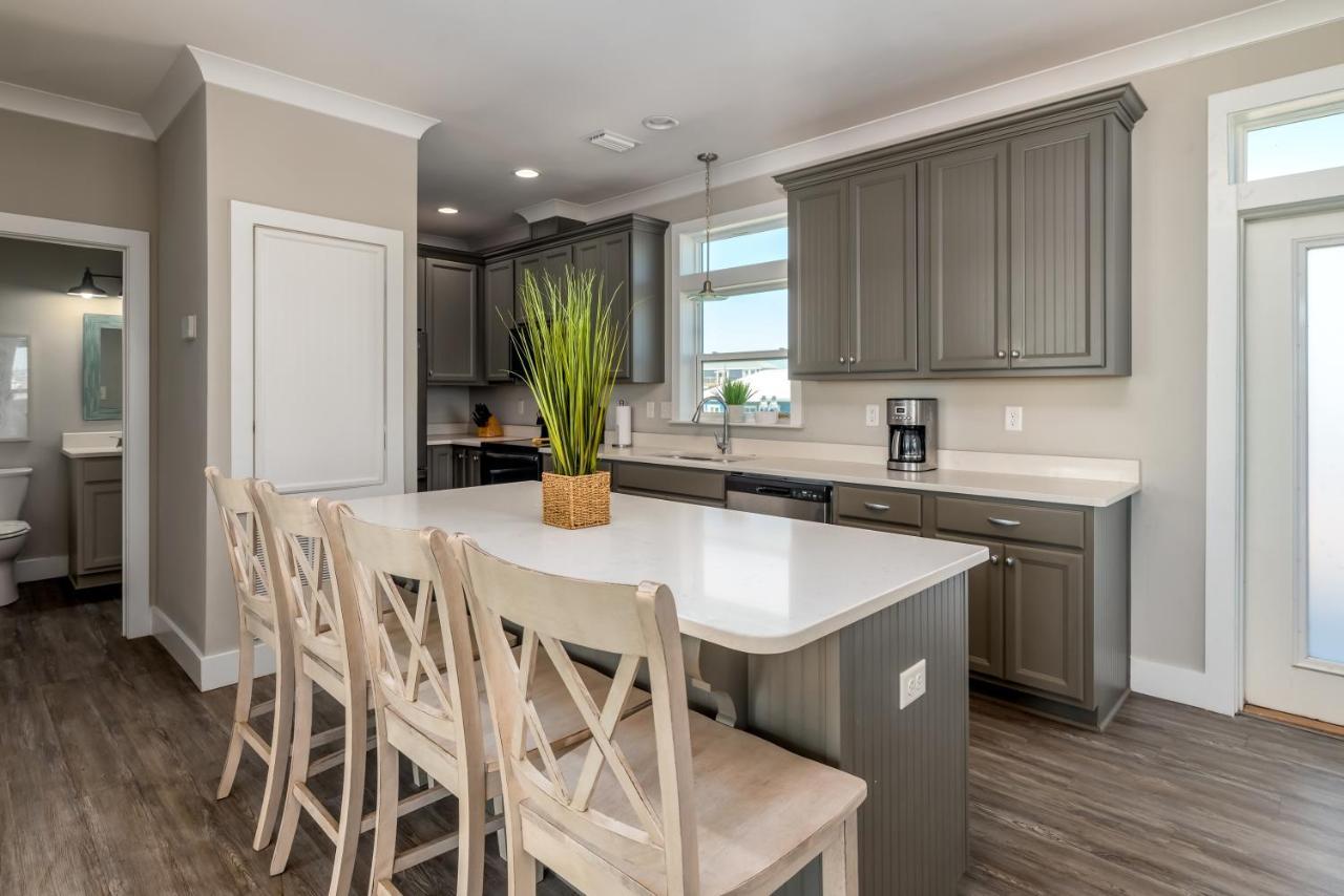 Island Time IV - Pet Friendly! Private Heated Gulf Facing Pool - Covered Porches And Sundecks - This Amazing Home Has It All! Home Dauphin Island Exterior photo